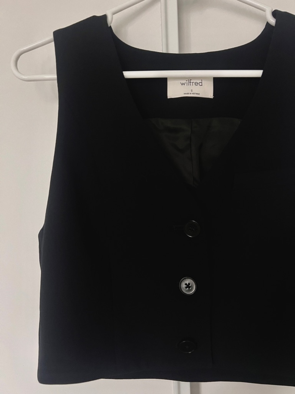 Wilfred Aritzia Black Cropped Button Vest